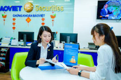 Giữa sóng vĩ mô, chứng khoán Việt Nam tìm nhịp cân bằng