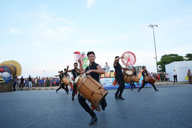 Sau Covid-19, du lịch Sầm Sơn bùng nổ với lễ hội Carnival đường phố - Ảnh 4. Sau Covid-19, du lịch Sầm Sơn bùng nổ với lễ hội Carnival đường phố - Ảnh 4.