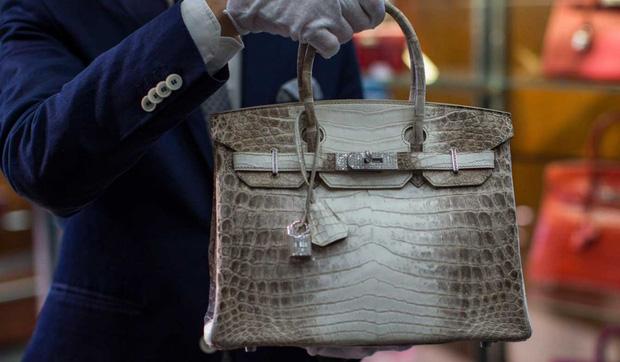 Đường dây làm giả túi Hermès Birkin có sự tham gia của cựu nhân viên hãng: 1 trong 3 đầu sỏ là người đang thường trú tại Việt Nam - Ảnh 4. Đường dây làm giả túi Hermès Birkin có sự tham gia của cựu nhân viên hãng: 1 trong 3 đầu sỏ là người đang thường trú tại Việt Nam - Ảnh 4.