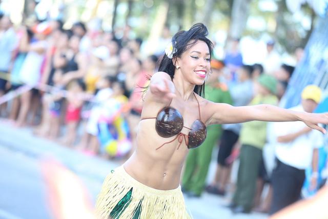 Sau Covid-19, du lịch Sầm Sơn bùng nổ với lễ hội Carnival đường phố - Ảnh 5. Sau Covid-19, du lịch Sầm Sơn bùng nổ với lễ hội Carnival đường phố - Ảnh 5.