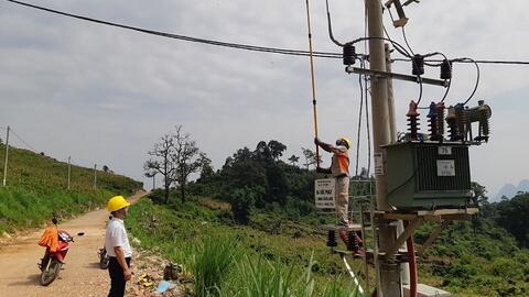Điện lưới quốc gia về xóm Cốc Phát (Cao Bằng)