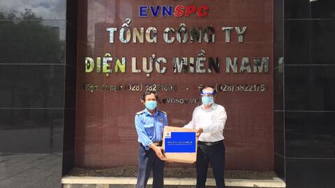 Cán bộ công nhân viên EVNNPC ủng hộ đồng nghiệp khu vực phía Nam