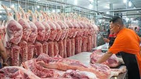 Giá thịt heo hôm nay 8/3: Ổn định trong khoảng 58.000 - 130.000 đồng/kg tại Công ty Thực phẩm bán lẻ.