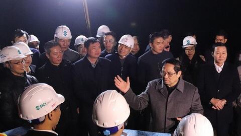 Thủ tướng họp với các bộ, ngành và 9 tỉnh về đường dây 500kV (Quảng Trạch - Phố Nối)