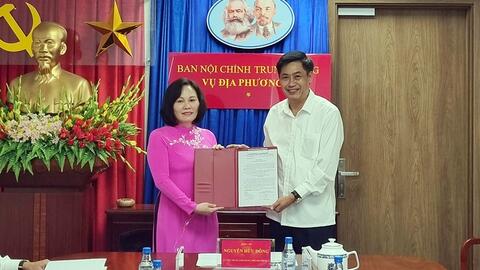 Tiếp nhận, bổ nhiệm nữ Phó Giám đốc Sở giữ chức Phó Vụ trưởng, Ban Nội chính Trung ương