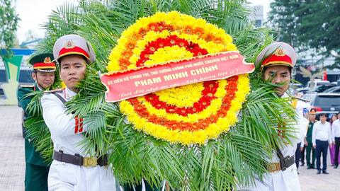 Thủ tướng dâng hương tại Khu di tích Chi bộ An Nam Cộng sản Đảng ở Cần Thơ