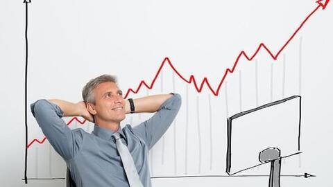 VN-Index tăng một mạch 7 tuần liên tiếp, nhà đầu tư có nên "chốt lời"?