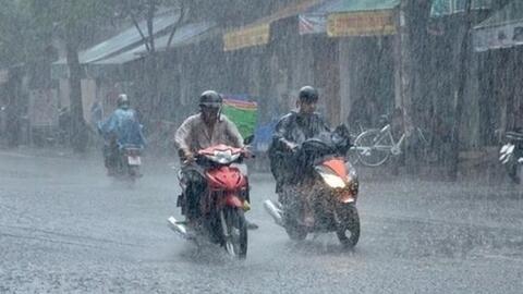 Thời tiết hôm nay (20-6): Miền Bắc bước vào đợt mưa lớn, miền Trung nắng nóng diện rộng