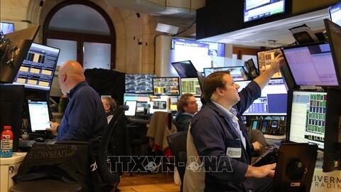 S&P 500, Nasdaq và FTSE 100 lập kỷ lục mới