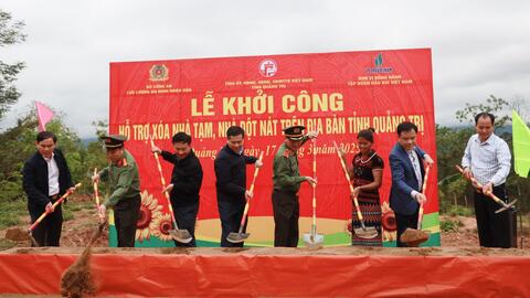 "Ngọn lửa" thắp sáng niềm tin nơi những vùng đất gian khó