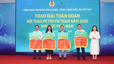 Những “Đóa hồng Dầu khí” – Dịu dàng, mạnh mẽ, mãi ngát hương