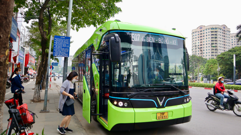 Hà Nội phát triển hệ thống giao thông vận tải công cộng bằng xe buýt sử dụng điện, năng lượng xanh