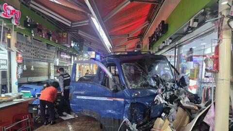 Xe tải đâm vào chợ ở Hàn Quốc, ít nhất 20 người bị thương