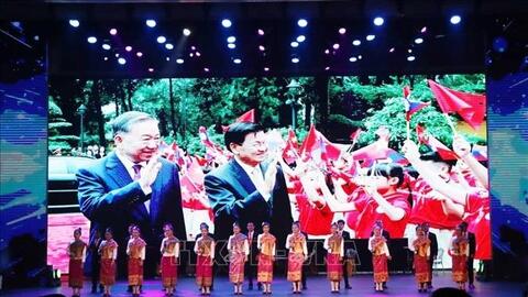 Văn hóa nghệ thuật ngợi ca quan hệ đặc biệt Việt Nam - Lào mừng 50 năm Quốc khánh Lào