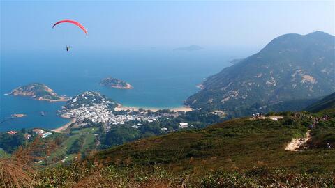 Người chơi dù lượn tử nạn sau khi đâm vào sườn đồi ở Hồng Kông