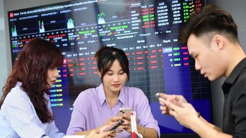 Chọn đúng cổ phiếu cho “giỏ hàng Tết”