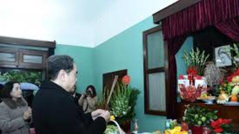 Chủ tịch Quốc hội Trần Thanh Mẫn dâng hương tưởng nhớ Chủ tịch Hồ Chí Minh tại Nhà 67