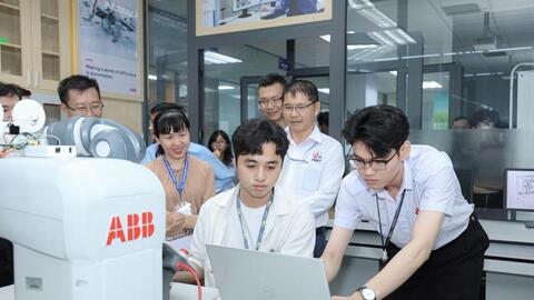 IUH - Gần 70 năm khẳng định vị thế trên bản đồ đại học châu Á