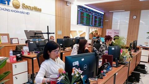 Thị trường chứng khoán bước vào giai đoạn thận trọng, nhà đầu tư nên ưu tiên phòng thủ