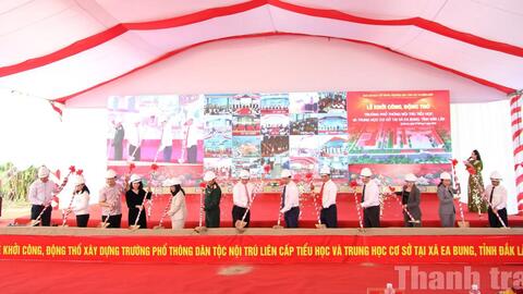 Phó Thủ tướng Chính phủ Hồ Quốc Dũng dự lễ khởi công trường nội trú liên cấp tại xã biên giới Ea Bung