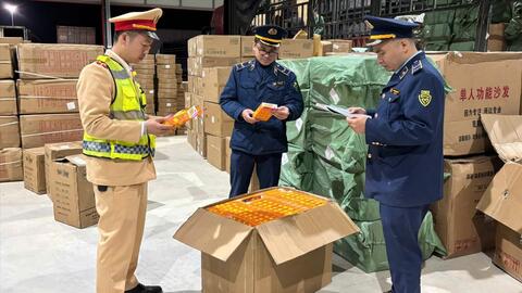 Thực phẩm trôi nổi, phân bón lậu, xăng dầu "đội giá": Loạt vi phạm được phát hiện, xử lý kịp thời