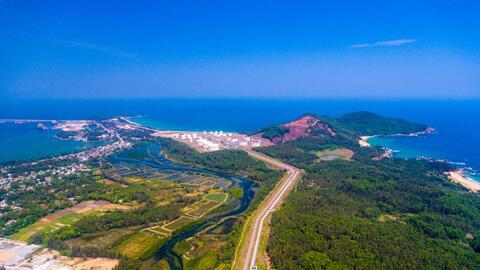“Bàn làm, không bàn lùi” trong việc hình thành Trung tâm lọc hóa dầu và năng lượng quốc gia tại KKT Dung Quất