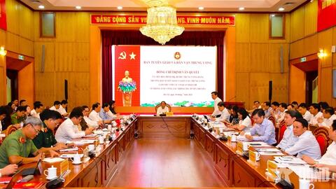 Giữ vững định hướng chính trị, kiên định lập trường tư tưởng