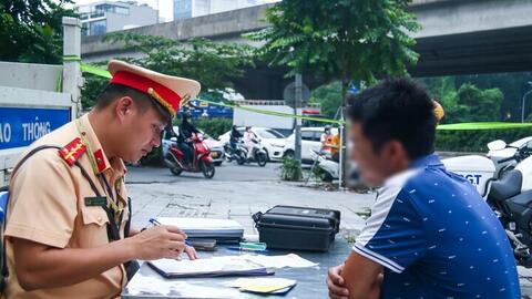 Mạnh tay xử phạt xe không kinh doanh vận tải chở hàng thu tiền