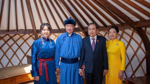 Chủ tịch Quốc hội Trần Thanh Mẫn và phu nhân trải nghiệm văn hóa truyền thống của Mông Cổ