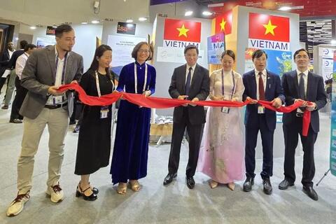 <a href="/dau-tu" title="Đầu tư" rel="dofollow">Đầu tư</a>