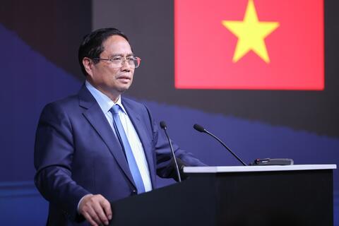 <a href="/dau-tu" title="Đầu tư" rel="dofollow">Đầu tư</a>