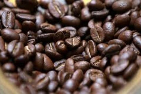Giá cà phê Robusta giảm gần 5% về mức 4.399 USD/tấn