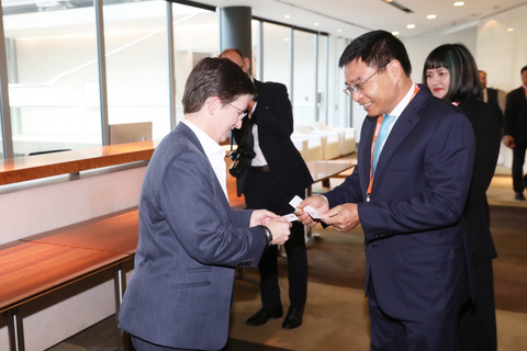 Bộ trưởng Nguyễn Văn Thắng làm việc với Lãnh đạo Sở Giao dịch Chứng khoán London và FTSE Russell