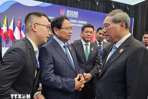 Thủ tướng Chính phủ Phạm Minh Chính gặp Thủ tướng Trung Quốc Lý Cường