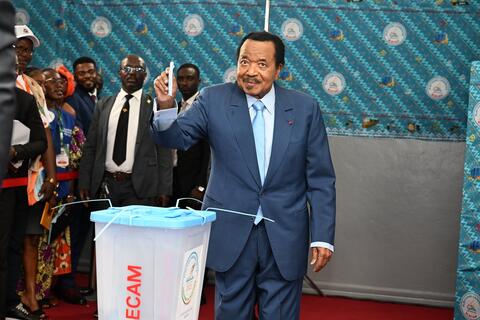 Tổng thống già nhất thế giới tái đắc cử ở Cameroon, biểu tình nổ ra