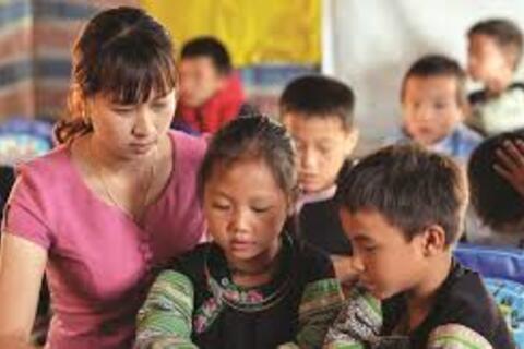 Quy định về đào tạo, bồi dưỡng giáo viên dạy tiếng dân tộc thiểu số