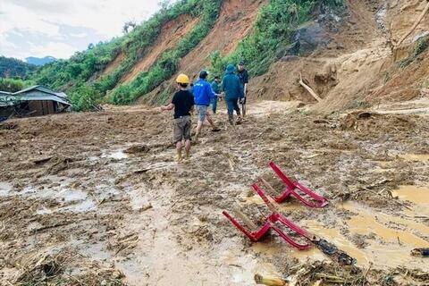 Miền Trung vẫn còn 39 vị trí tắc đường đang khẩn trương xử lý