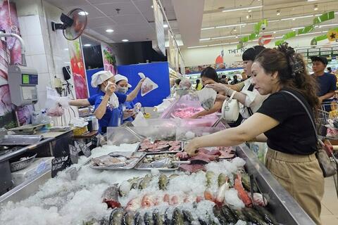 Saigon Co.op giảm giá đến 49% thực phẩm thiết yếu trước bão Kalmaegi