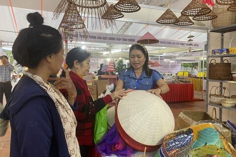 <a href="/kinh-te" title="Kinh tế" rel="dofollow">Kinh tế</a>