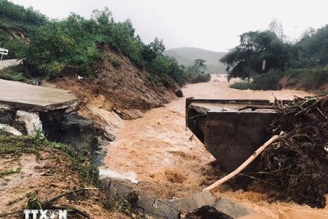 Nguy cơ ngập lụt, lũ quét và sạt lở đất từ thành phố Huế đến Khánh Hòa