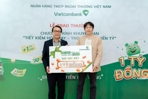 Vietcombank đồng hành cùng khách hàng vun đắp tương lai