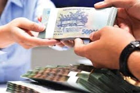 Ngân hàng chạy đua huy động vốn khi tín dụng bứt tốc