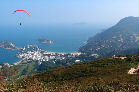 Người chơi dù lượn tử nạn sau khi đâm vào sườn đồi ở Hồng Kông