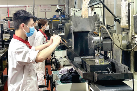 <a href="/dau-tu" title="Đầu tư" rel="dofollow">Đầu tư</a>