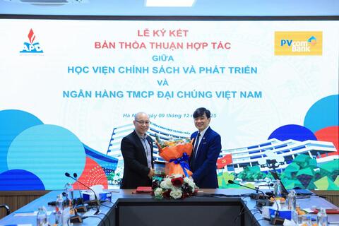 <a href="/tai-chinh" title="Tài chính" rel="dofollow">Tài chính</a>