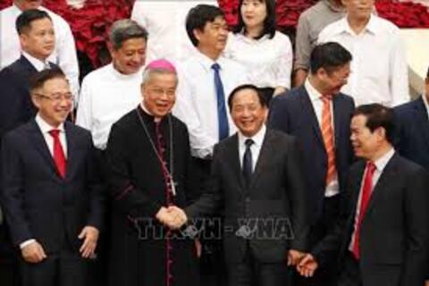 Trưởng Ban Tuyên giáo và Dân vận Trung ương thăm, chúc mừng Giáng sinh tại Thành phố Hồ Chí Minh