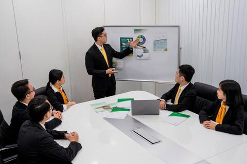 <a href="/chung-khoan2" title="Chứng khoán" rel="dofollow">Chứng khoán</a>