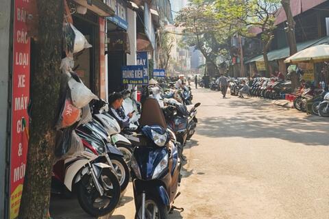 Chợ xe máy cũ ở Hà Nội ảm đạm
