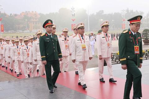 <a href="/tin-24h" title="Tin 24h" rel="dofollow">Tin 24h</a>