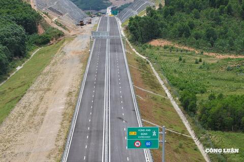 <a href="/dau-tu" title="Đầu tư" rel="dofollow">Đầu tư</a>